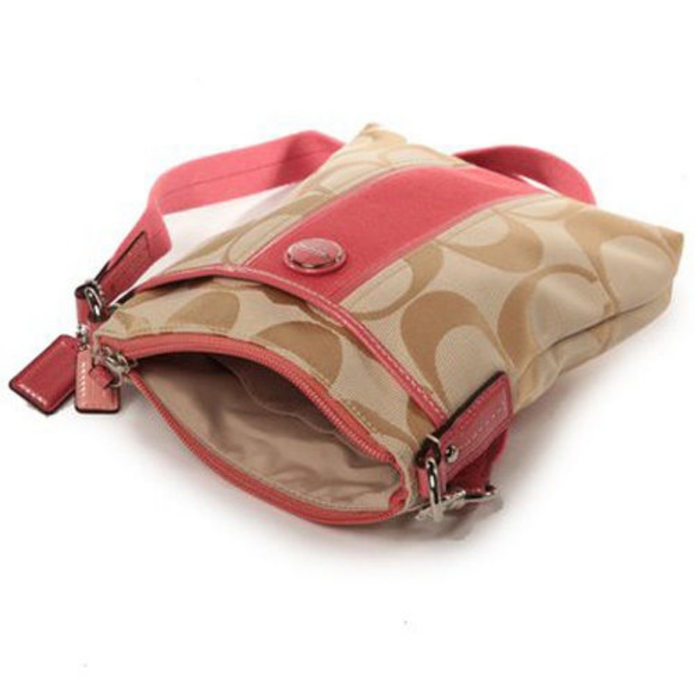NEW COACH SIGNATURE SWINGPACK Crossbody - Picture 3 of 4